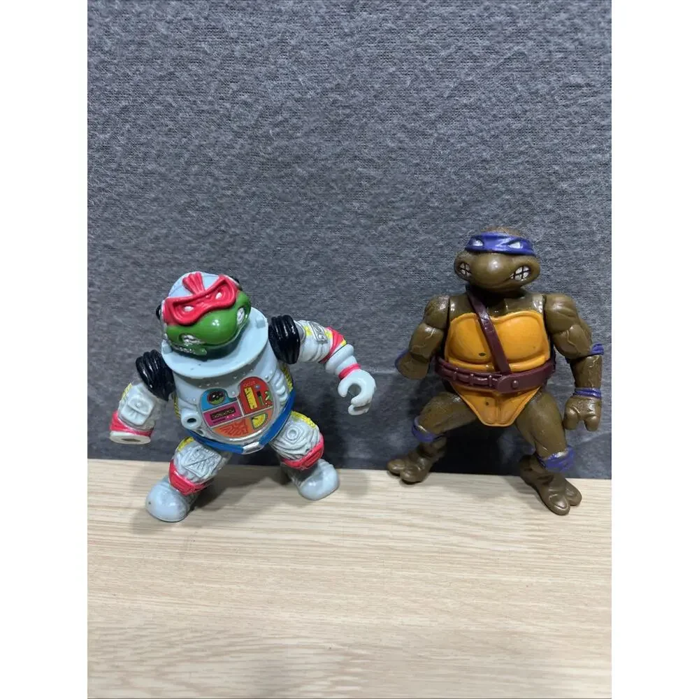 Lot of 14 Vintage Mutant Ninja Turtles Collectible Figures Read